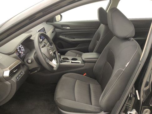 Used 2025 Nissan Altima 2.5 SV FWD image 17