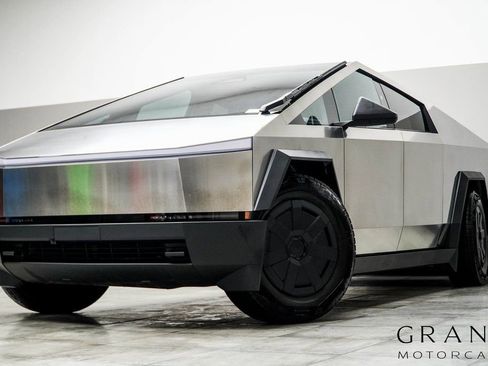 Used 2025 Tesla Cybertruck AWD Crew Cab image 1