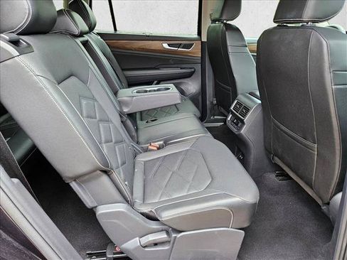 Used 2025 Volkswagen Atlas SE FWD image 20