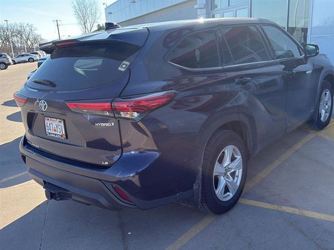 Used 2021 Toyota Highlander LE image 13