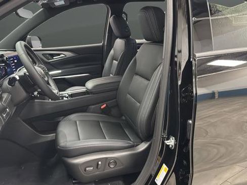 New 2026 Chevrolet Traverse LT w/ Driver Confidence Package AWD/4WD image 9