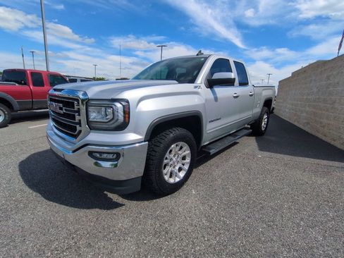 Used 2019 GMC Sierra 1500 SLE w/ SLE Value Package AWD/4WD image 7