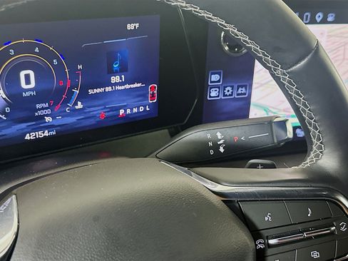 Used 2025 Chevrolet Traverse LT image 25