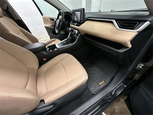 Used 2021 Toyota RAV4 LE image 18