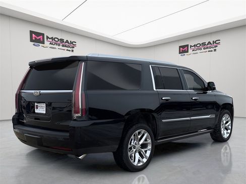 Used 2019 Cadillac Escalade ESV Platinum image 8