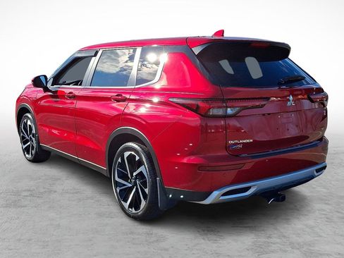 Used 2023 Mitsubishi Outlander SE image 3