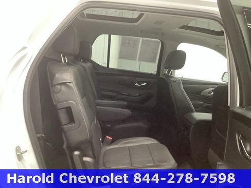 Used 2021 Chevrolet Traverse RS image 9