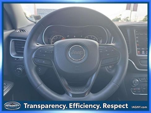 Used 2022 Jeep Cherokee Trailhawk w/ Comfort/Convenience Group AWD/4WD image 13
