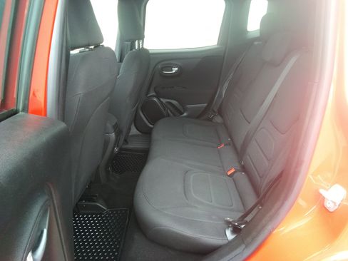 Used 2021 Jeep Renegade Latitude w/ Convenience Group AWD/4WD image 9