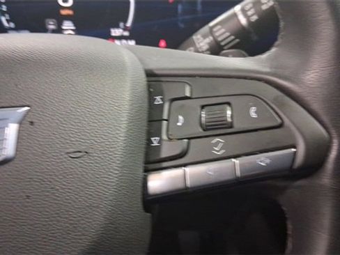 Used 2025 Cadillac XT4 Premium Luxury image 29