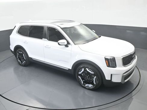 Used 2023 Kia Telluride EX image 58
