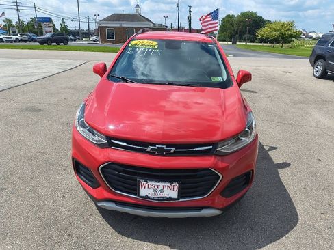 Used 2020 Chevrolet Trax LT w/ LT Convenience Package AWD/4WD image 12