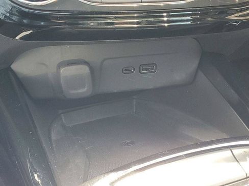 Certified 2024 Chevrolet Trax RS w/ Sunroof Package FWD image 17