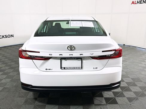 Used 2025 Toyota Camry LE image 4