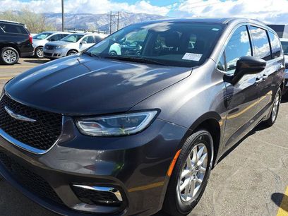 Used 2023 Chrysler Pacifica Touring-L