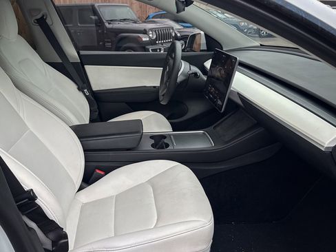 Used 2022 Tesla Model Y Performance image 32