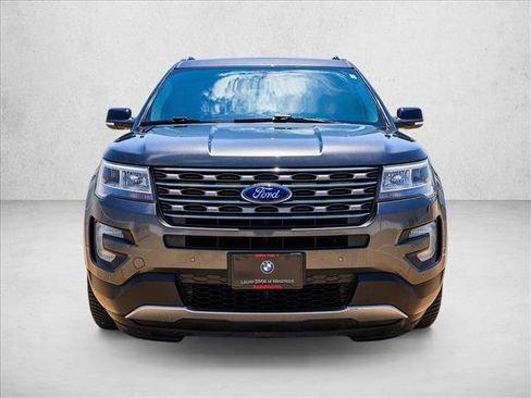 Used 2017 Ford Explorer XLT w/ Equipment Group 201A AWD/4WD image 2
