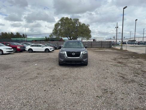 Used 2025 Nissan Pathfinder SV image 7