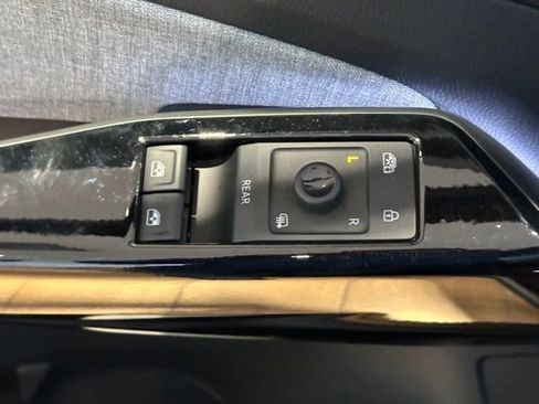 New 2025 Volkswagen ID.4 Pro AWD/4WD image 14
