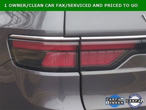 Used 2023 Jeep Wagoneer L Series II image 23