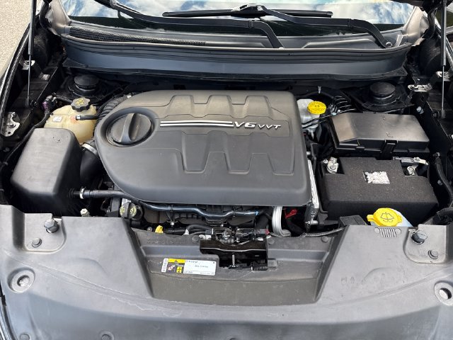Used 2018 Jeep Cherokee Limited AWD/4WD image 29