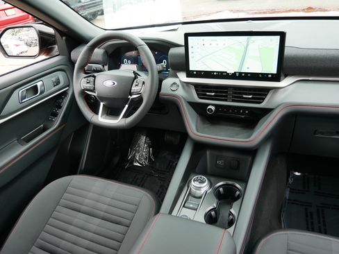 Used 2026 Ford Explorer ST-Line w/ ST-Line Street Pack AWD/4WD image 9