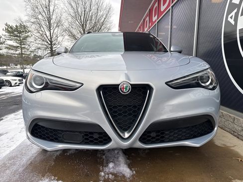 Used 2023 Alfa Romeo Stelvio Ti image 8
