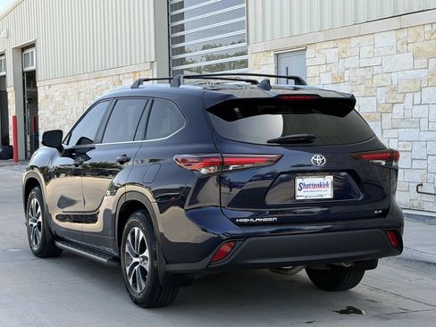 Used 2024 Toyota Highlander XLE FWD image 4