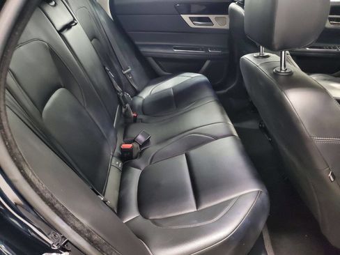 Used 2016 Jaguar XF Premium image 17