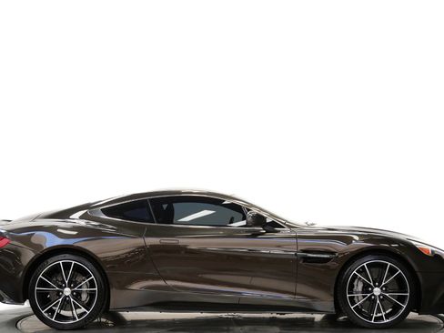 Used 2014 Aston Martin Vanquish Coupe image 2