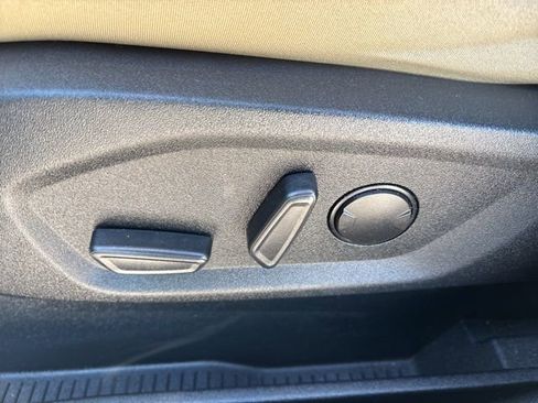 Used 2020 Ford Edge SE image 21