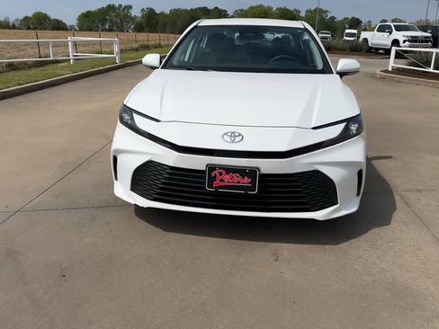 Used 2025 Toyota Camry LE image 4
