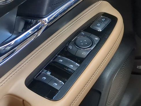 Used 2023 Lincoln Corsair Reserve image 27