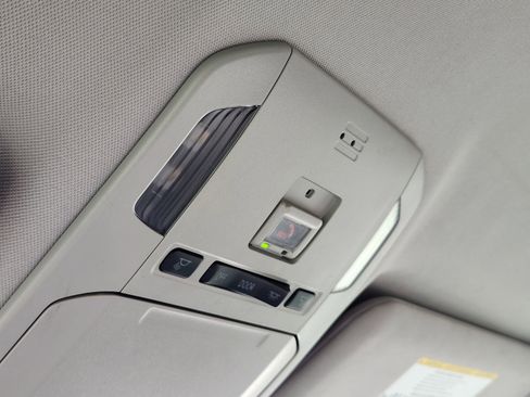 Used 2022 Toyota Highlander L image 27