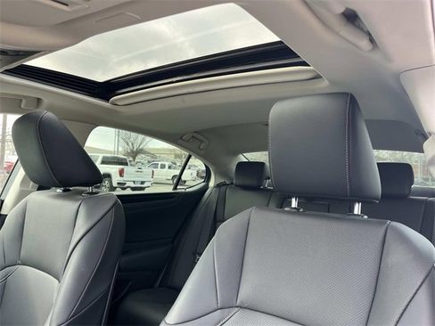 Used 2024 Lexus ES 350 w/ Premium Package image 32