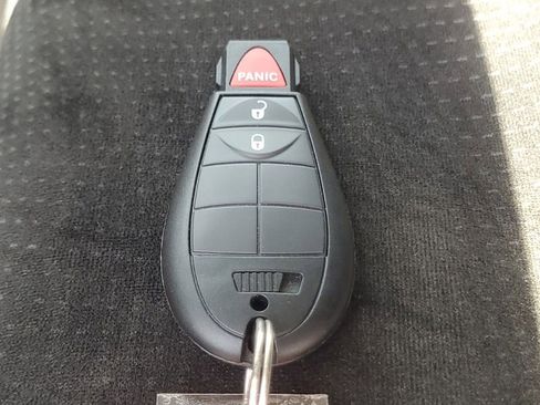 Used 2018 Dodge Grand Caravan SE FWD image 32