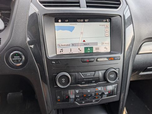 Used 2019 Ford Explorer XLT w/ Equipment Group 202A AWD/4WD image 8