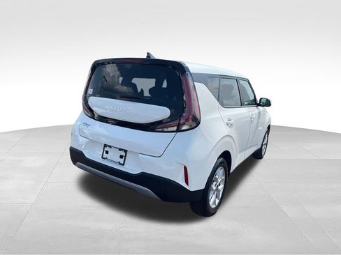 Used 2025 Kia Soul LX w/ LX Technology Package FWD image 5