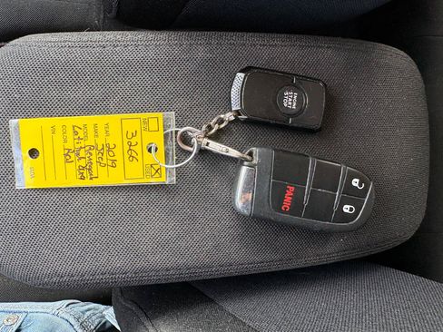 Used 2019 Jeep Renegade Latitude AWD/4WD image 27