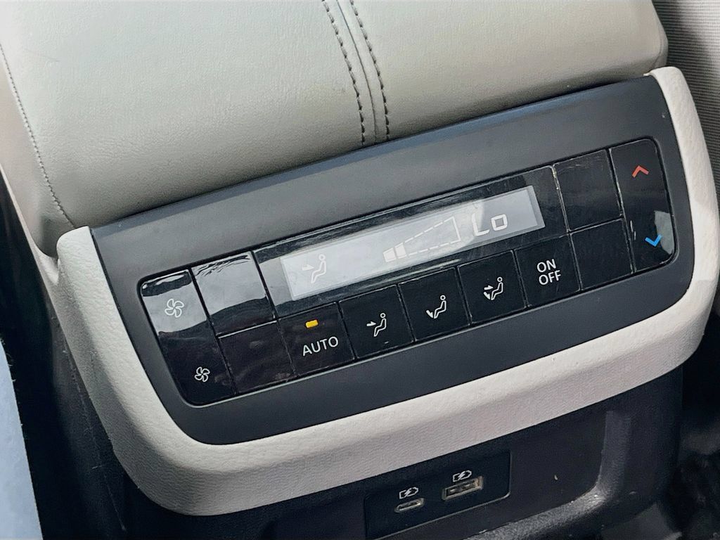 Used 2022 Nissan Pathfinder SV w/ SV Premium Package AWD/4WD image 25