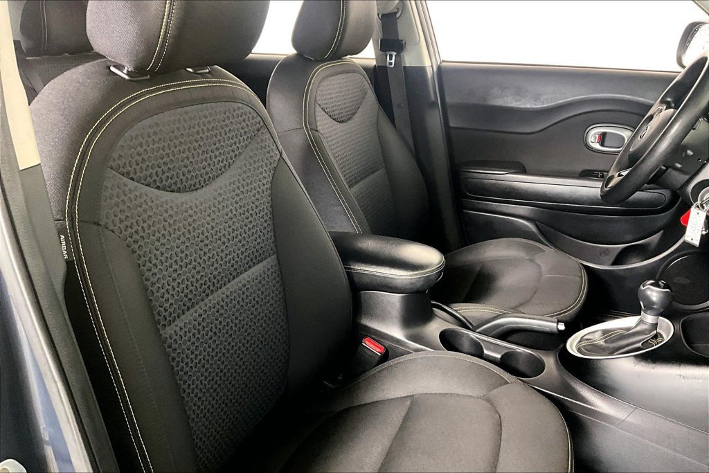 Used 2016 Kia Soul + FWD image 7