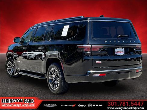 Used 2024 Jeep Wagoneer L Series II w/ Flexible Seating Group AWD/4WD image 4
