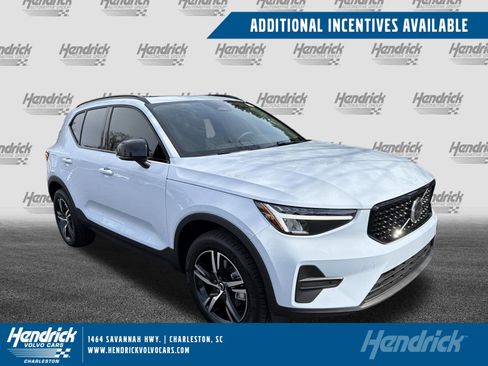 New 2026 Volvo XC40 B5 Core AWD/4WD image 1