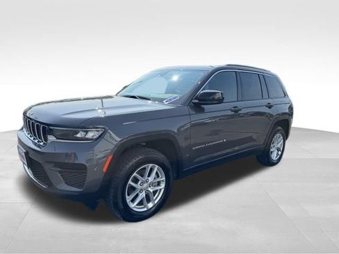 Used 2025 Jeep Grand Cherokee Laredo X w/ Luxury Tech Group I image 3