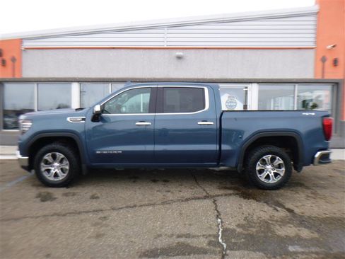 Used 2024 GMC Sierra 1500 SLT image 2