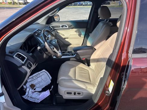 Used 2015 Ford Explorer XLT w/ Equipment Group 202B AWD/4WD image 21