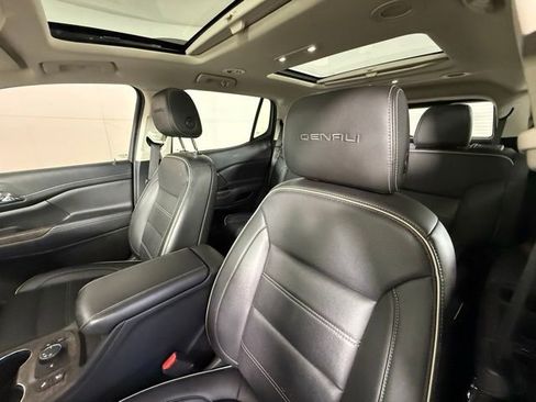 Used 2021 GMC Acadia Denali w/ Denali Technology Package image 11