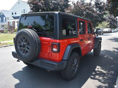 Used 2025 Jeep Wrangler Unlimited Sport AWD/4WD image 5
