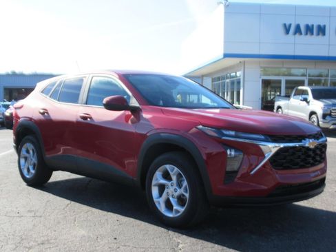 New 2026 Chevrolet Trax LS w/ LS Convenience Package image 3