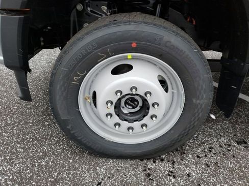 New 2026 Ford F550 4x4 Crew Cab image 23